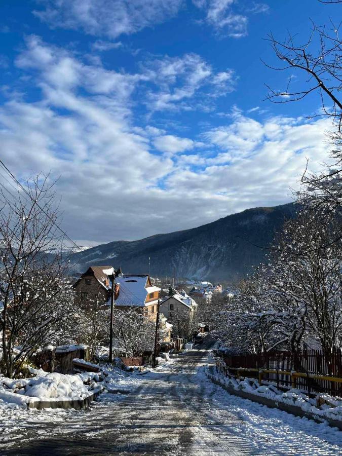 Hotel Na Velykim Jaremče Esterno foto